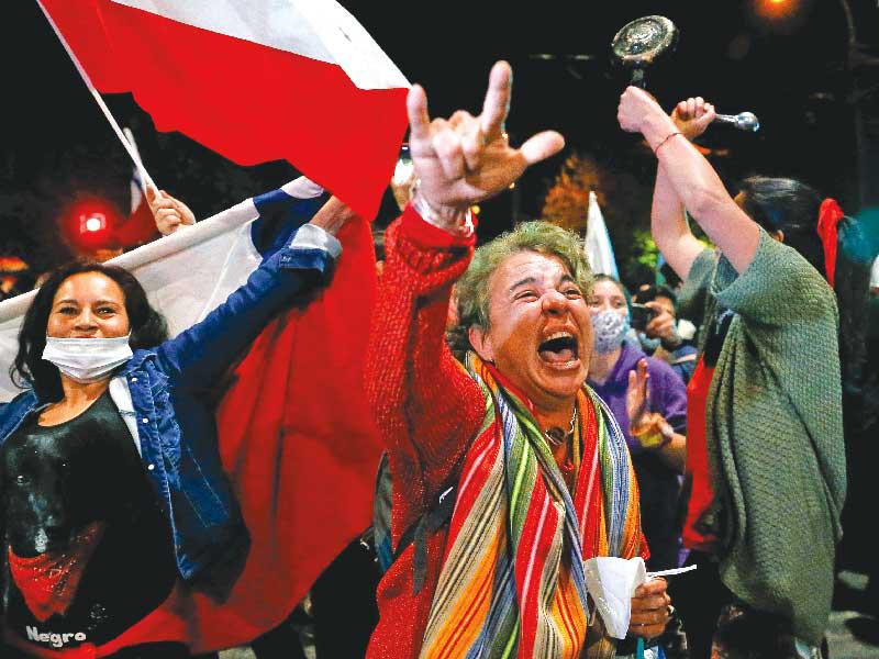 استفتاء تشيلي يلغي «دستور بينوشيه» 