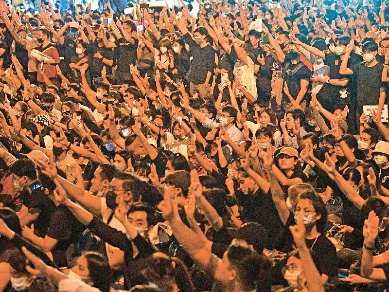 المعارضة في تايلند تطالب رئيس الوزراء بالاستقالة