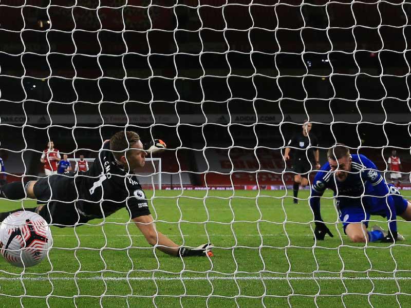 فاردي نجم ليستر سيتي يحرز هدفه في مرمى أرسنال