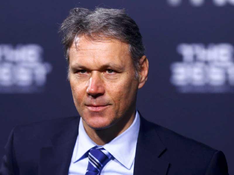 ماركو فان باستن مهاجم منتخب هولندا السابق لكرة القدم