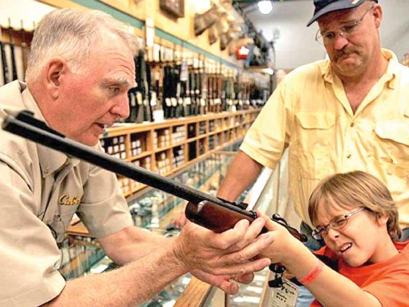 طفل يقتل نفسه خطأً في عيد ميلاده