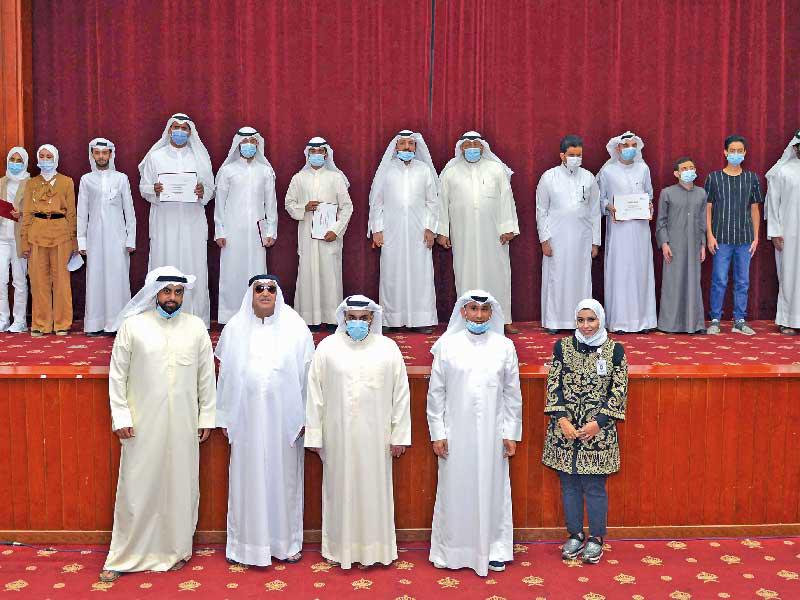 قتيبة البسام وفهد العنزي مع المتفوقين   