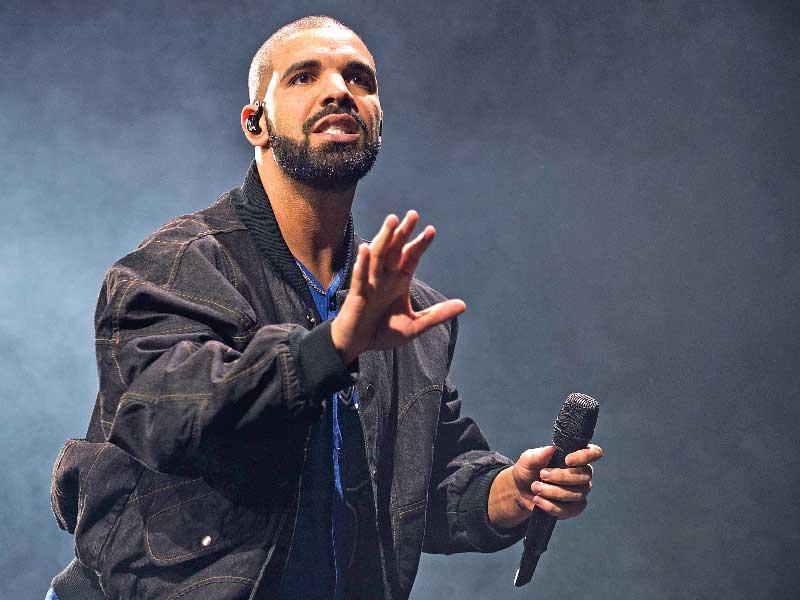 النجم دريك في إحدى حفلاته الصاخبة  