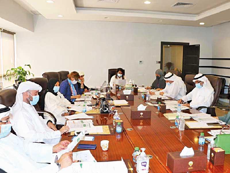 العوضي خلال ترؤسها الاجتماع التنسيقي للفريق الإشرافي لدعم ذوي الإعاقة