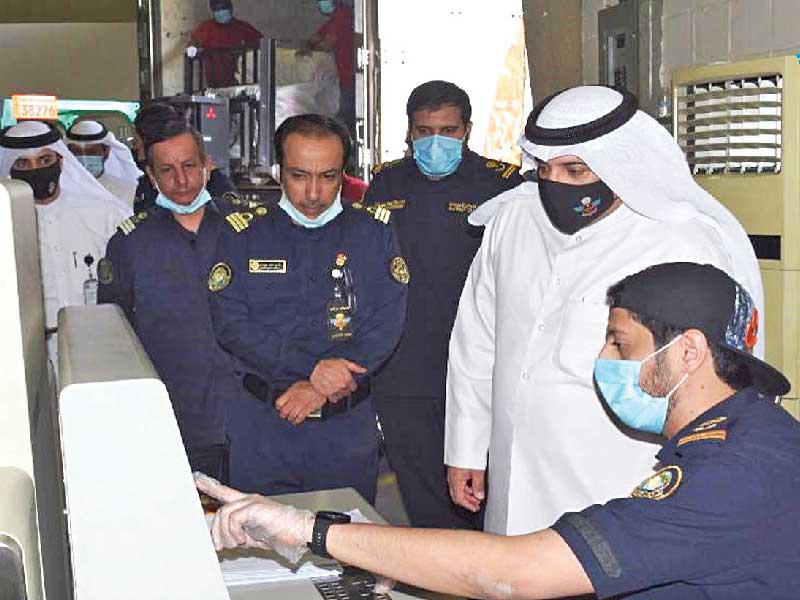  المدير العام للإدارة العامة للجمارك، المستشار جمال الجلاوي  خلال الجولة