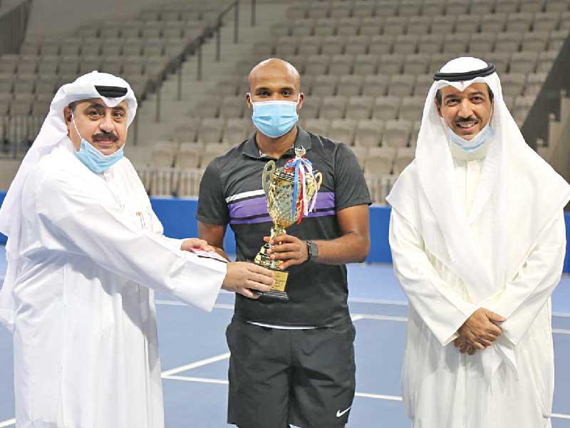 الشيخ أحمد الجابر وهاشم الرفاعي يتوجان عبدالحميد محبوب