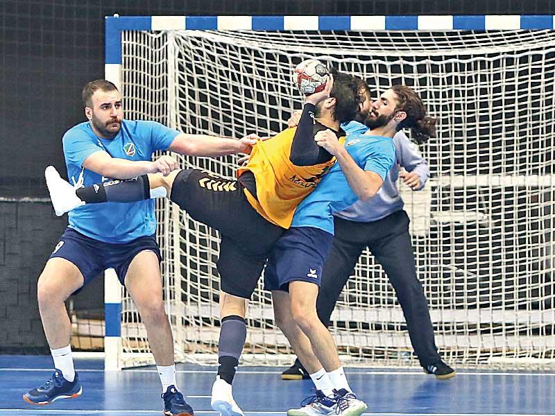 محاولة تصويب من القادسية ودفاع سماوي صلب  (جورج رجي)