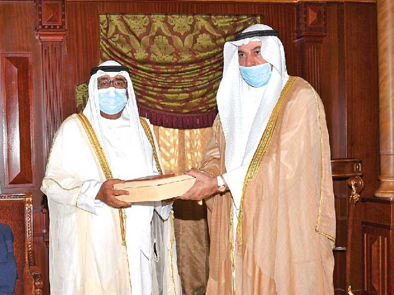 ولي العهد يتسلم تقرير ديوان المحاسبة 