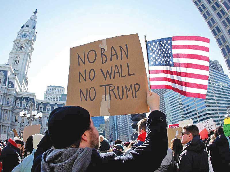 الرئيس الاميركي يخفض الحد الأقصى للاجئين