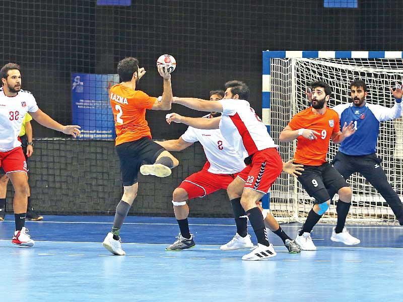 جانب من مباراة الكويت وكاظمة