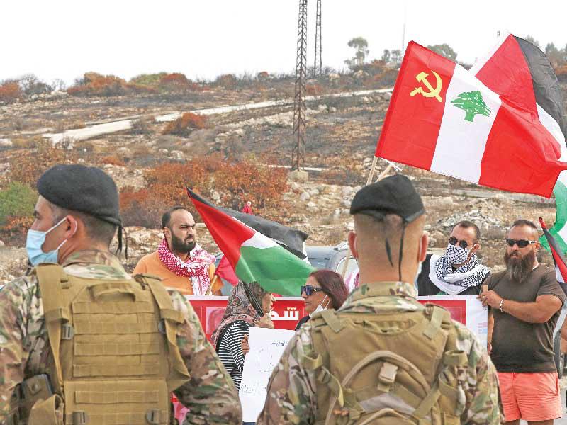 مناصرون للحزب الشيوعي اللبناني يتظاهرون ضد المفاوضات  بين لبنان وإسرائيل