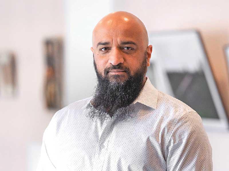  الاستاذ المساعد بكلية الاقتصاد بالجامعة د. خالد سعيد