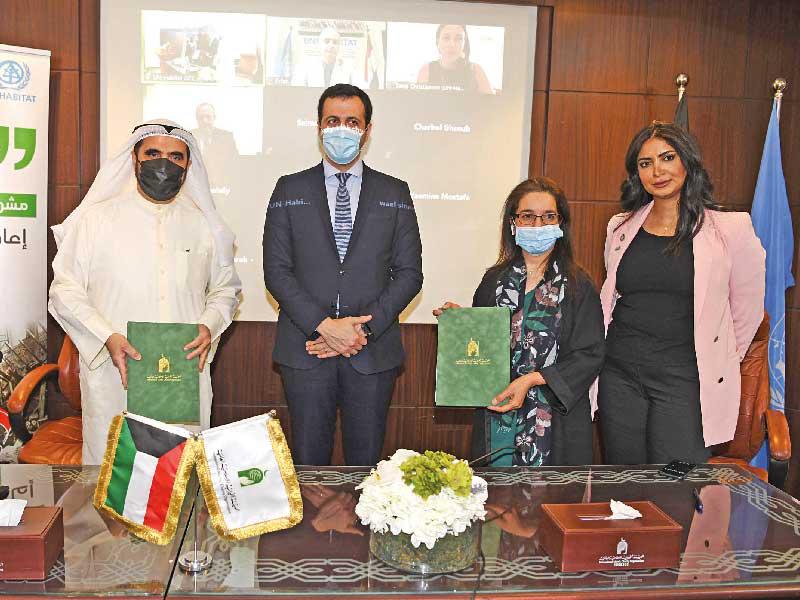 خلال توقيع الاتفاقية امس 