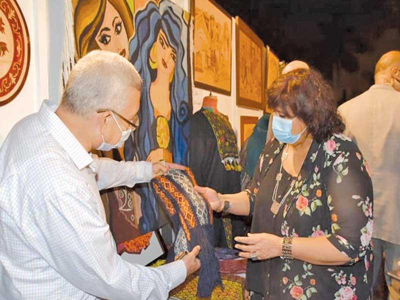 إيناس عبدالدايم في مهرجان الحرف التقليدية 