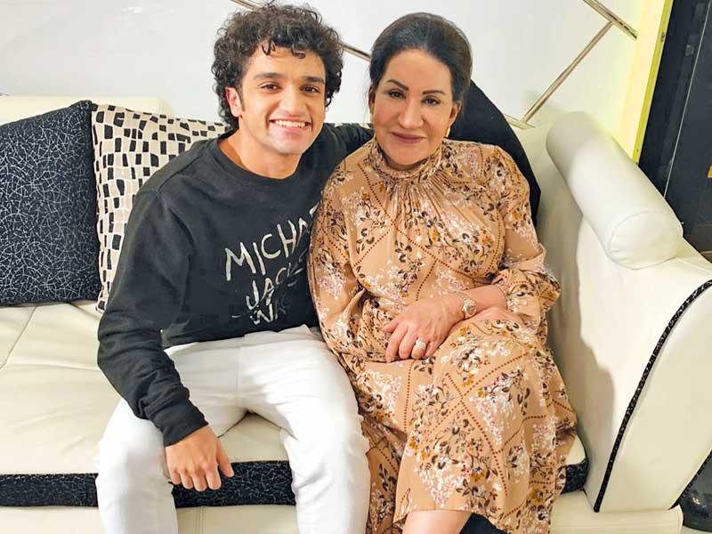 عبدالرحمن الفهد مع الفنانة القديرة سعاد عبدالله