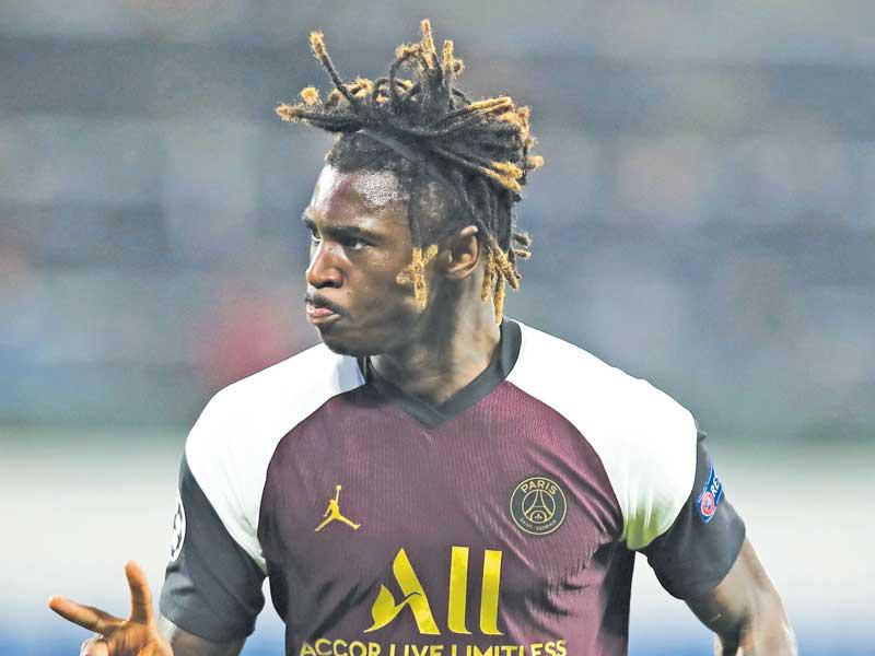 مويس كين مهاجم باريس سان جرمان الفرنسي 