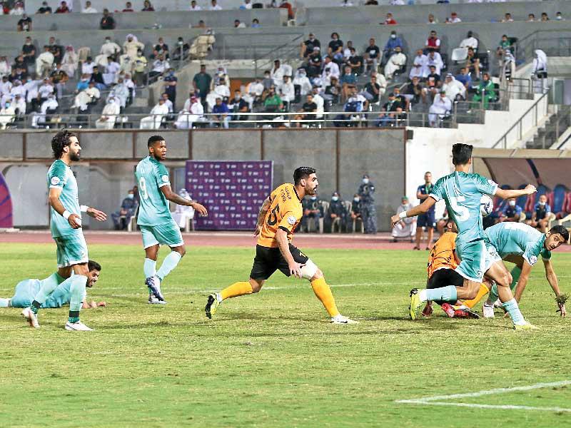 جانب من مباراة العربي والقادسية          (جورج رجي)