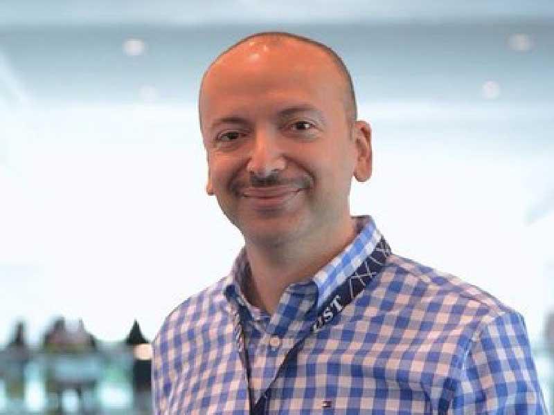 رئيس قسم علوم الكمبيوتر في الجامعة د. محمود عليش