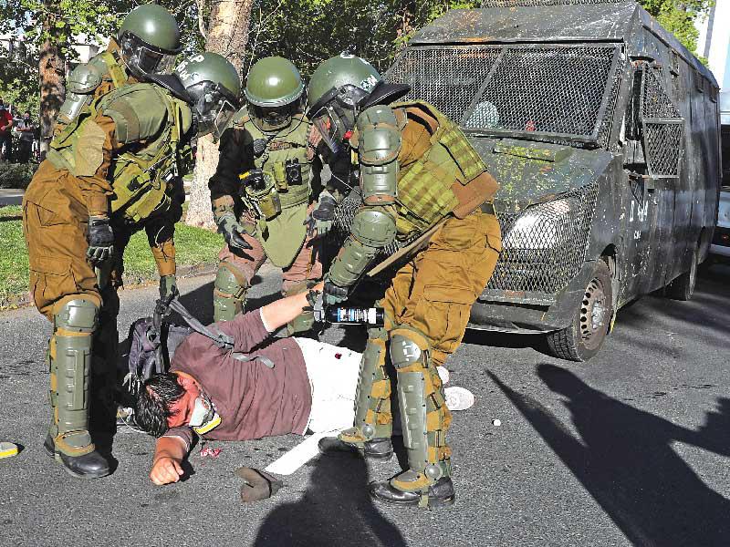 مقتل شرطي في اشتباك مع متظاهرين في جنوب تشيلي