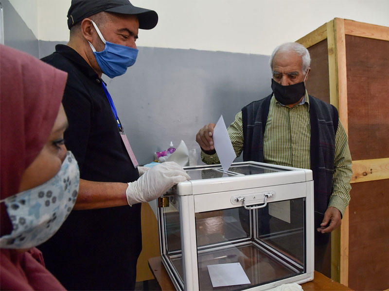 الجزائريون  يصوتون على تعديل الدستور