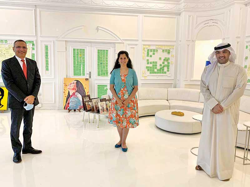  رئيسة مؤسسة انتصار الشيخة انتصار سالم العلي خلال استقبالها عبدالمجيد يحيى