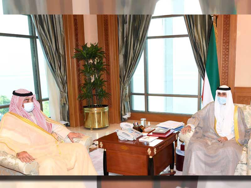 الأمير مستقبلاً رئيس مجلس الوزراء أمس