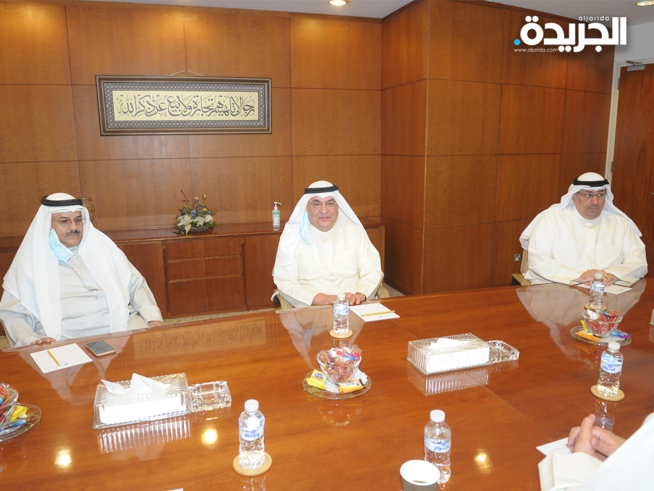  الصقر متوسطاً الرباح والزيد خلال الاجتماع 