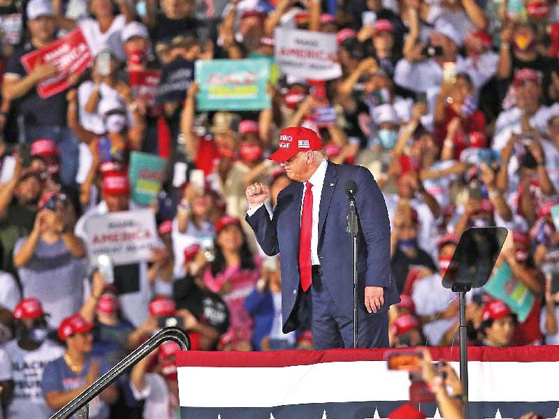 دونالد ترامب متحدثاً في فلوريدا أمس الأول (أ ف ب)