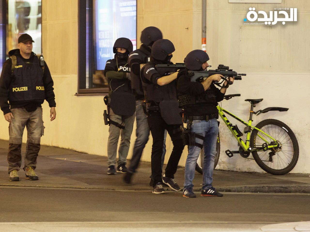 القوات الخاصة النمساوية تطوق المكان