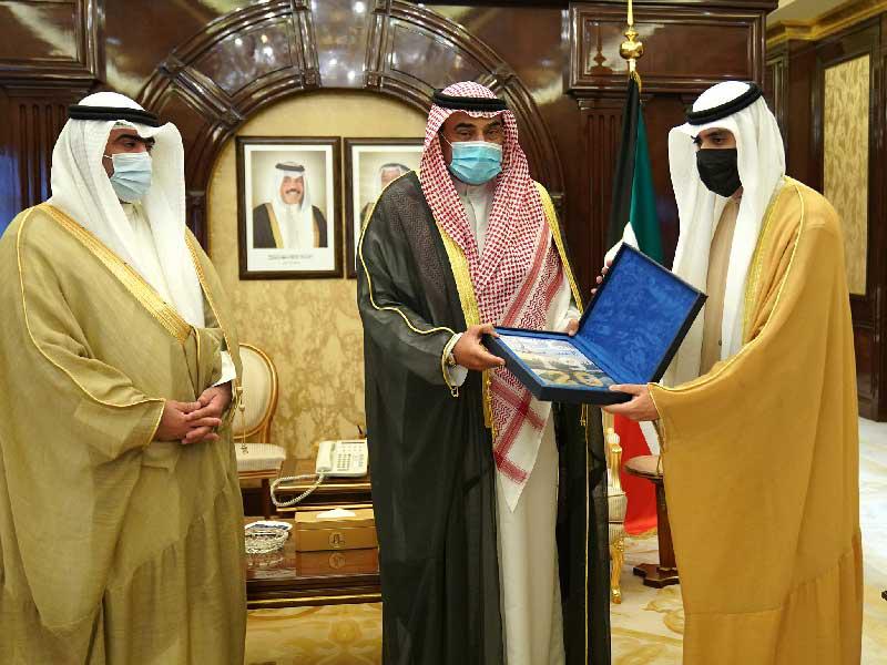 الخالد يتسلم تقرير هيئة الاستثمار