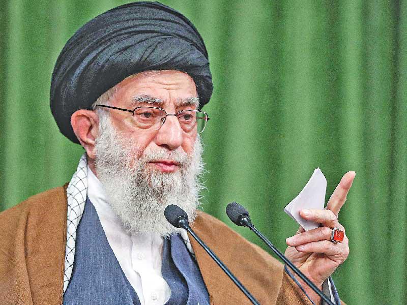 المرشد الأعلى علي خامنئي متحدثاً خلال كلمة بمناسبة المولد النبوي الشريف أمس (رويترز)