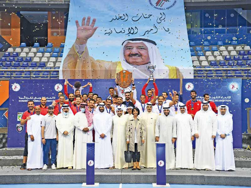 صورة جماعية للفريق الفائز 