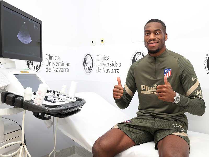  لاعب الوسط الفرنسي جيوفري كوندوبيا 