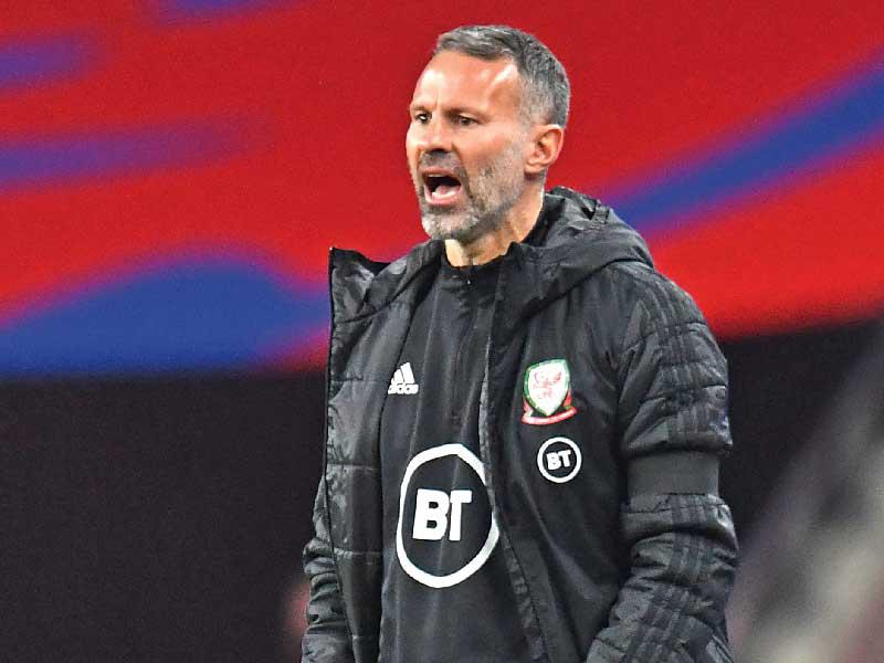  مدرب منتخب ويلز لكرة القدم ولاعب مانشستر يونايتد السابق راين غيغز