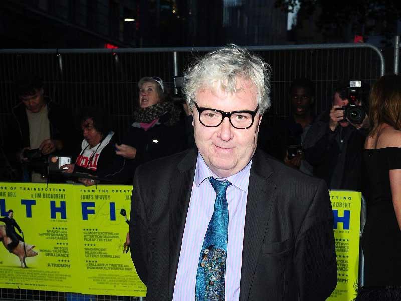 الممثل البريطاني الكوميدي جون سيشنز