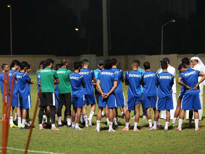 لاعبو المنتخب في تدريب سابق