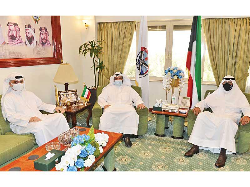 محافظ الأحمدي بحث مع وزارة الصحة الارتقاء بالخدمات