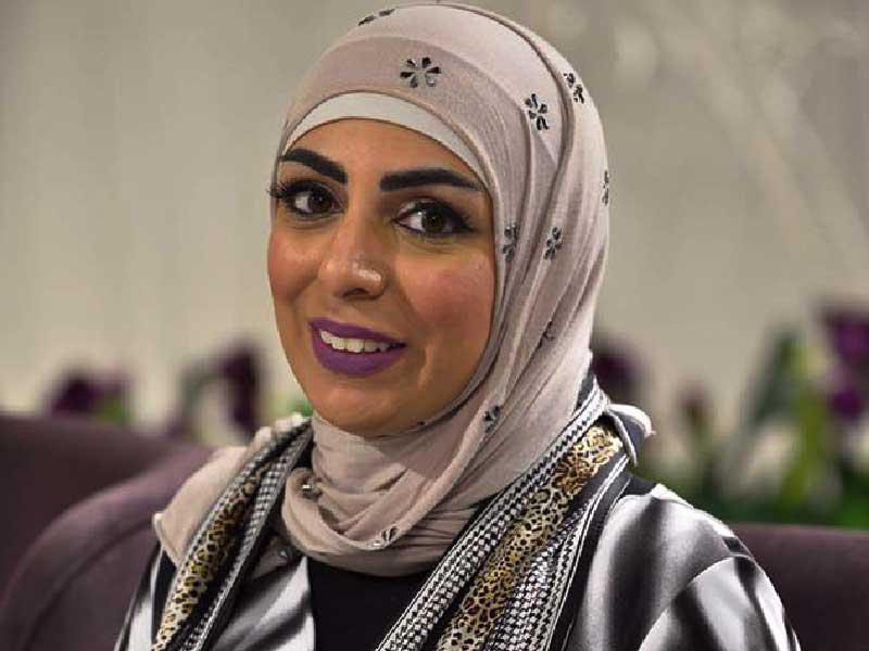 الكاتبة هبة مندني