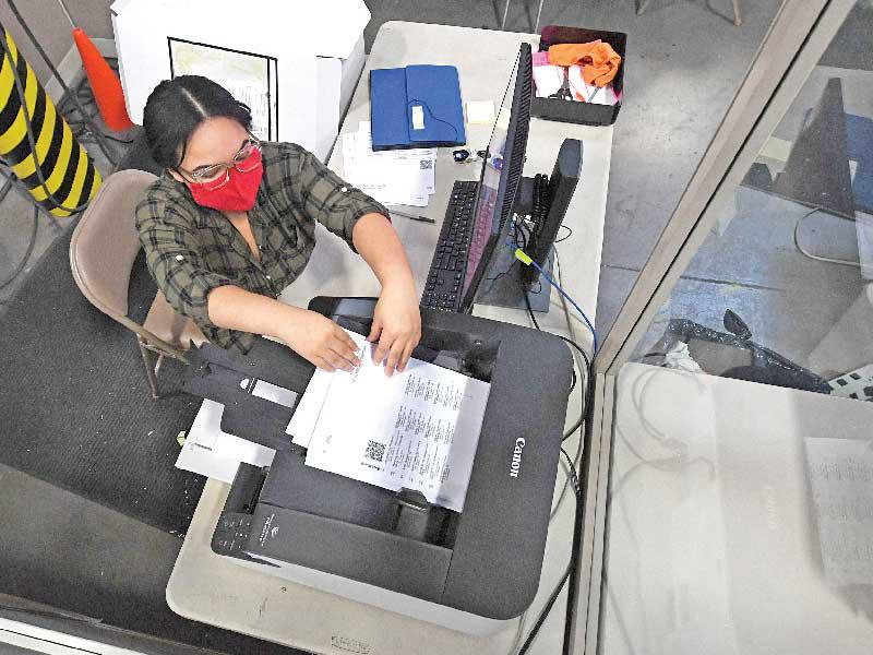 جانب من فرز الأصوات البريدية في نيفادا  