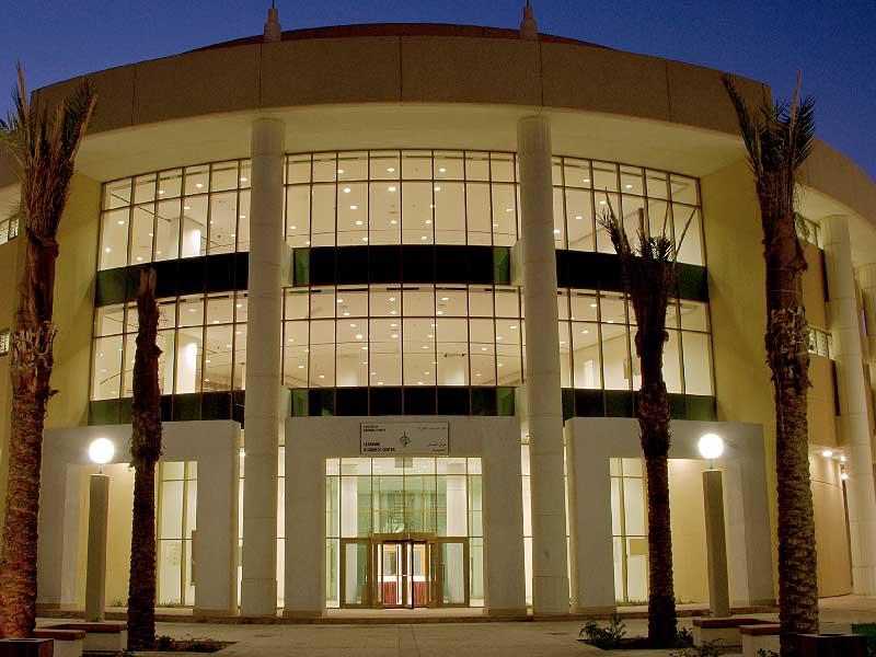 كلية الدراسات التجارية 