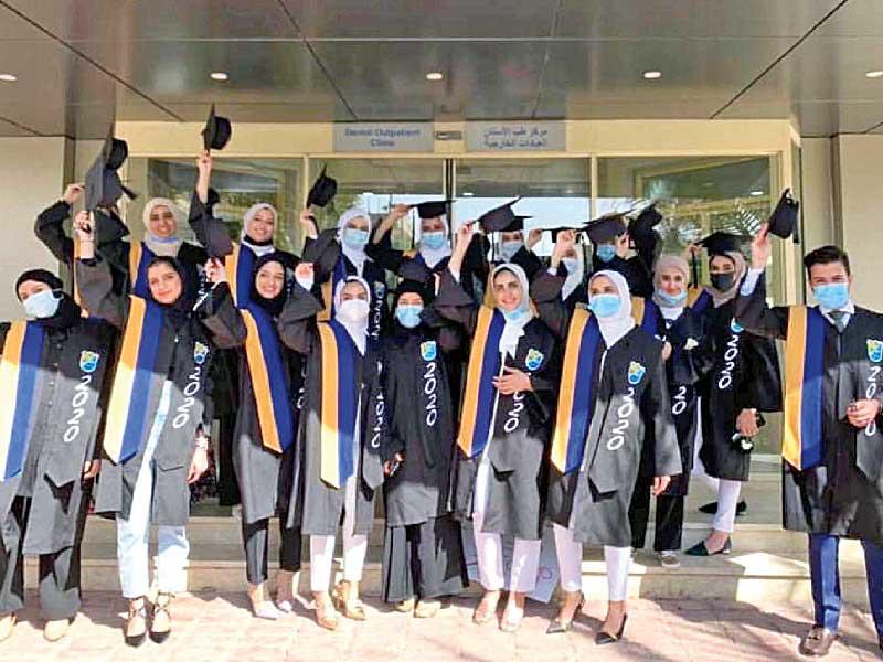 تخرج الدفعة 16 من كلية الطب في جامعة الكويت