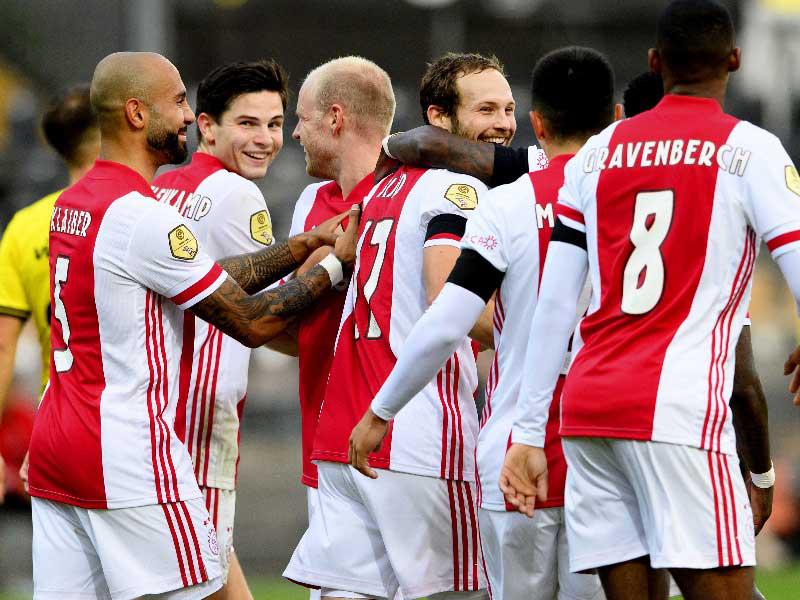 أياكس يسحق أوتريخت بثلاثية 