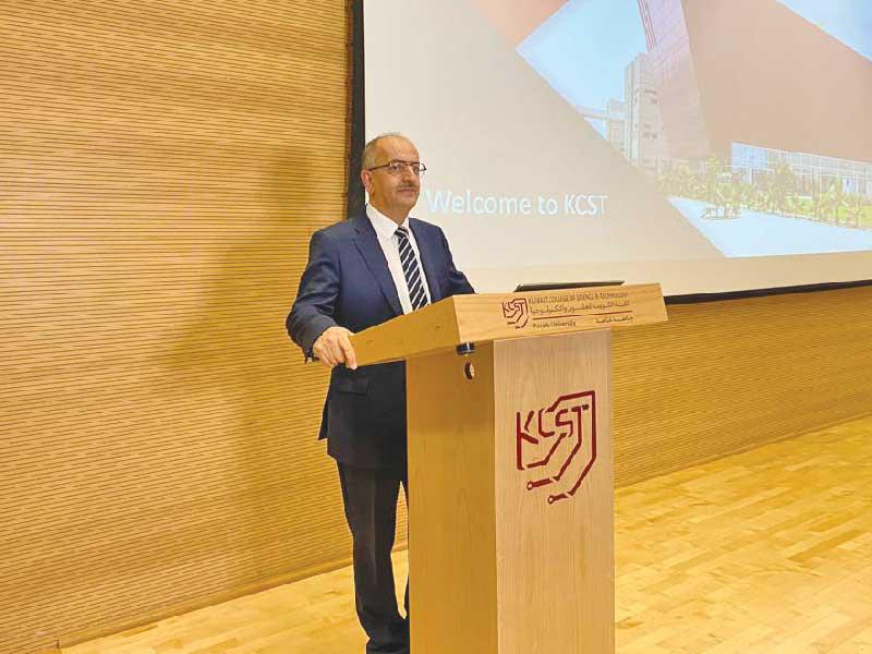  البقاعين متحدثاً في اللقاء التنويري