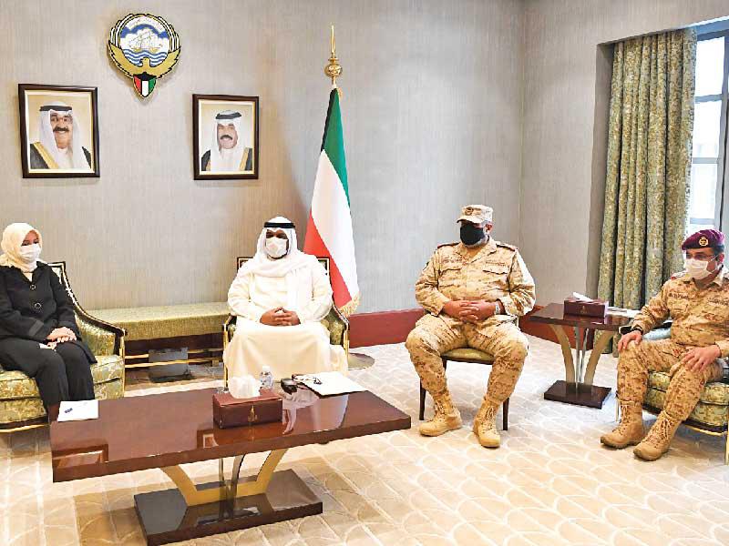 نائب رئيس مجلس الوزراء وزير الدفاع الشيخ أحمد المنصور  مستقبلاً سفيرة تركيا أمس