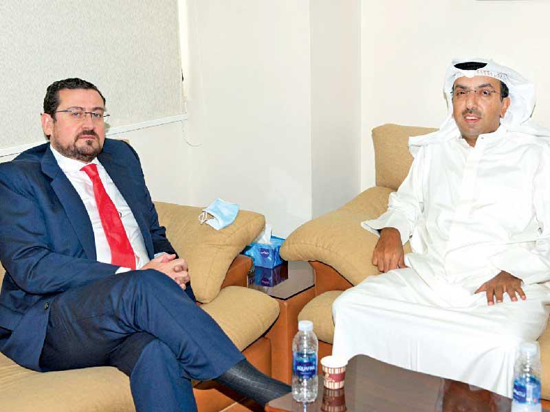 رئيس التحرير مستقبلاً السفير الإسباني أمس