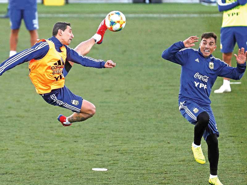 دي ماريا نجم منتخب الأرجنتين خلال تدريبات سابقة