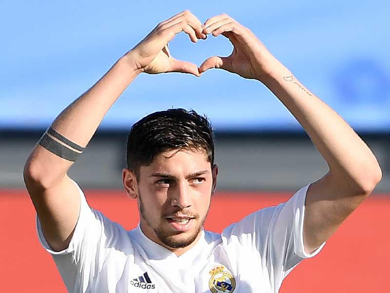 الأوروغواياني فيدي فالفيردي لاعب وسط ريال مدريد الإسباني