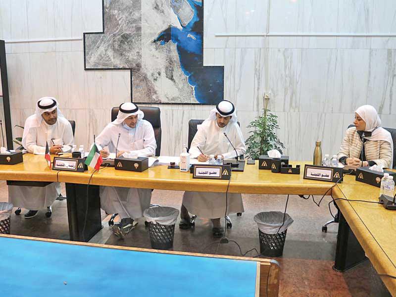 جانب من اجتماع اللجنة القانونية في «البلدي» 