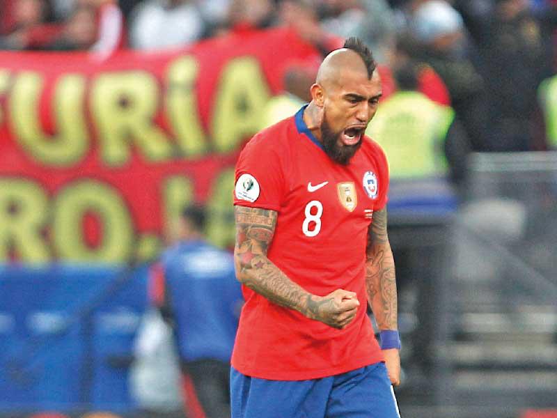 لاعب خط الوسط أرتورو فيدال