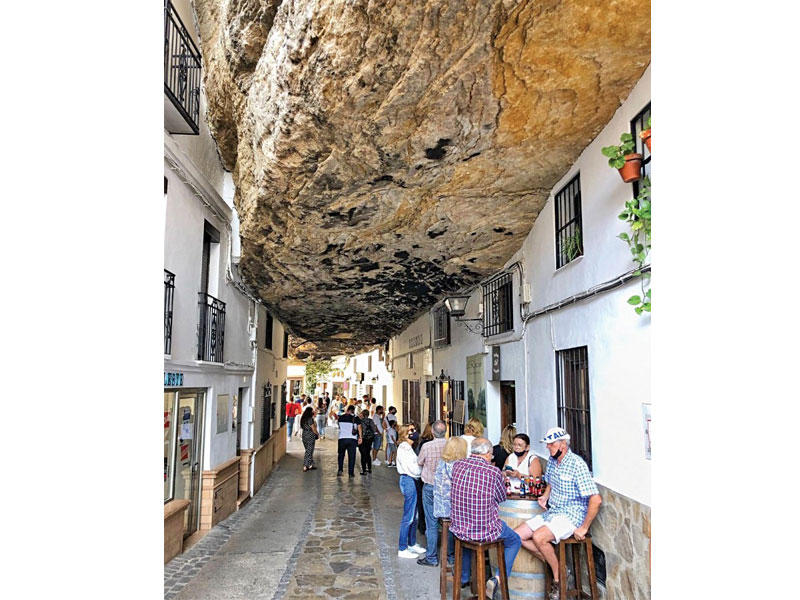 سماء دي لاس بودوغاس صخر ومنازلها كهوف